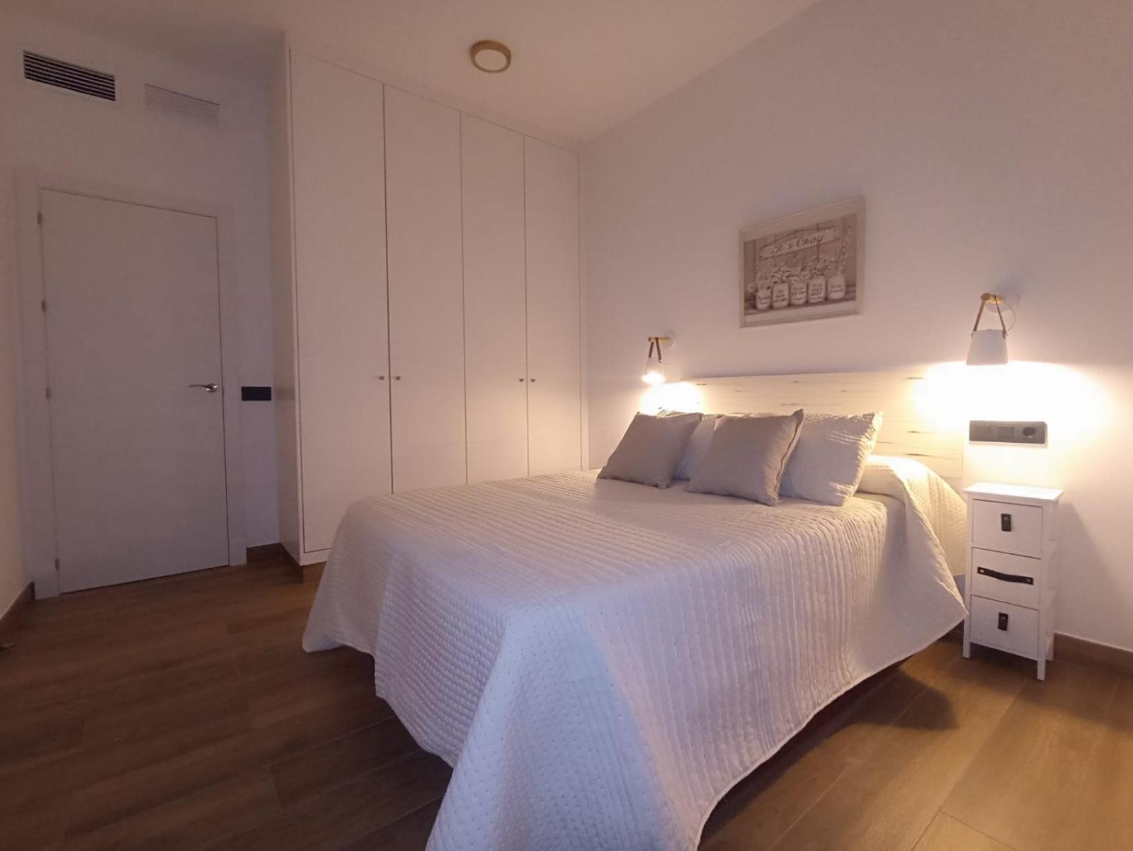Apartamento Nuevo Centrico Con Aparcamiento Privado Incluido Alcalá de Guadaira Esterno foto
